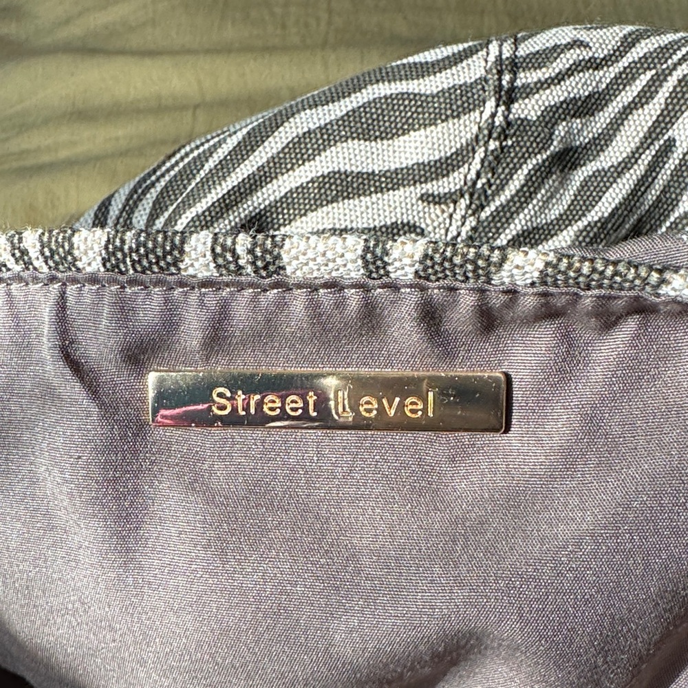 π¦π«πStreet Level Monochrome Zebra Pattern Bag - Picture 2 of 8